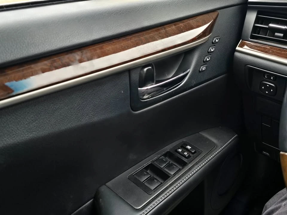 2015 Lexus ES 6th Gen - Image 15 of 19