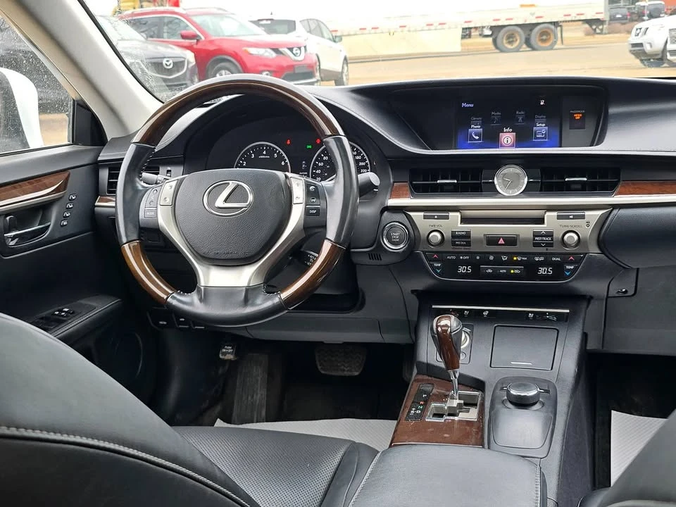 2015 Lexus ES 6th Gen - Image 10 of 19