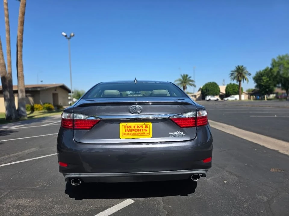 2015 Lexus ES 6th Gen - Image 10 of 15