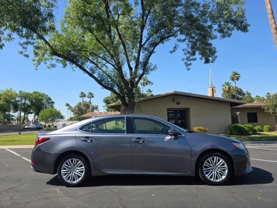 2015 Lexus ES 6th Gen - Image 3 of 15