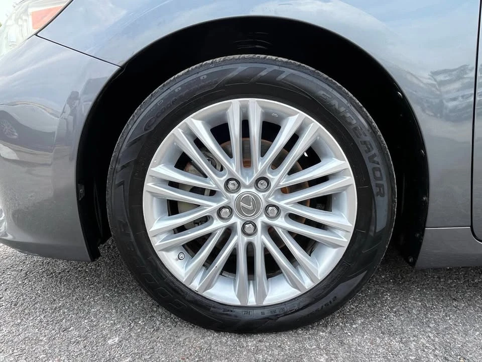 2015 Lexus ES 6th Gen - Image 9 of 20