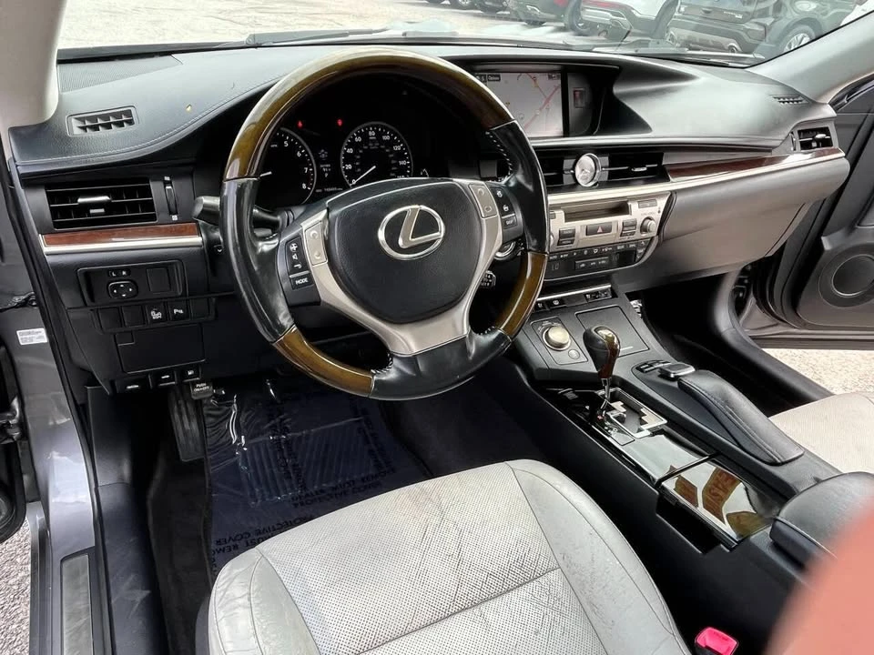 2015 Lexus ES 6th Gen - Image 15 of 20