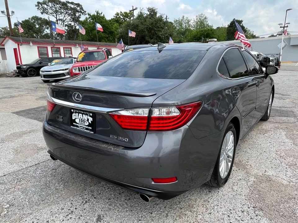 2015 Lexus ES 6th Gen - Image 8 of 20