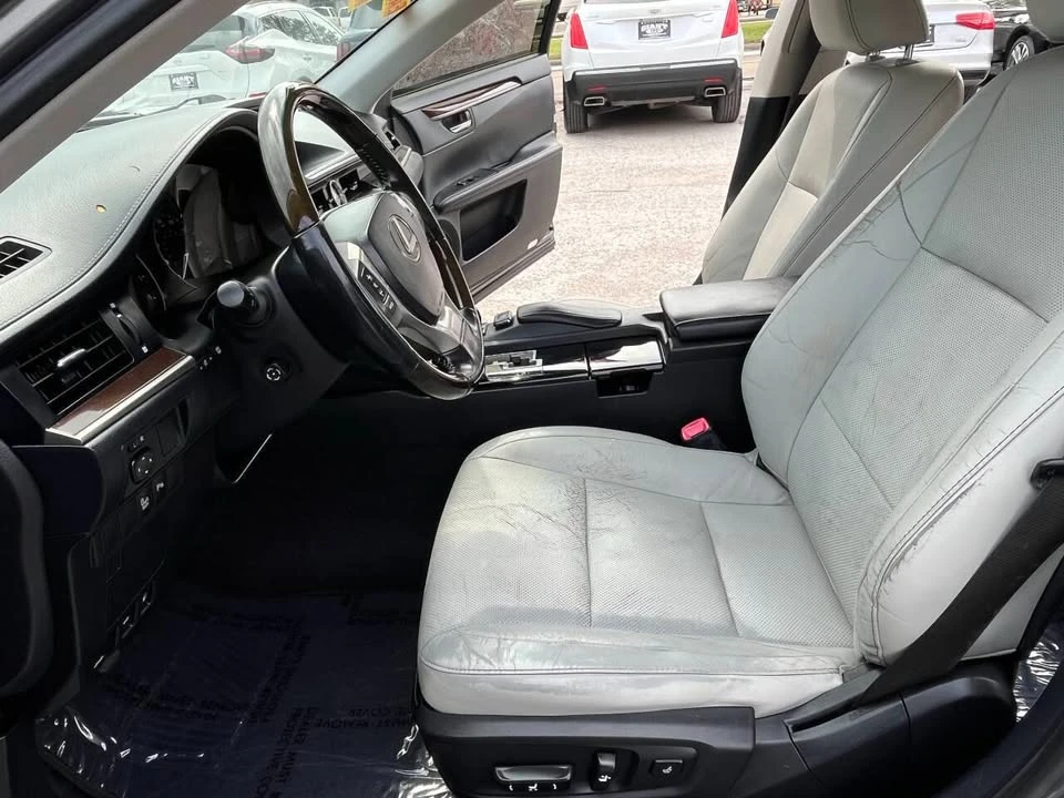 2015 Lexus ES 6th Gen - Image 16 of 20
