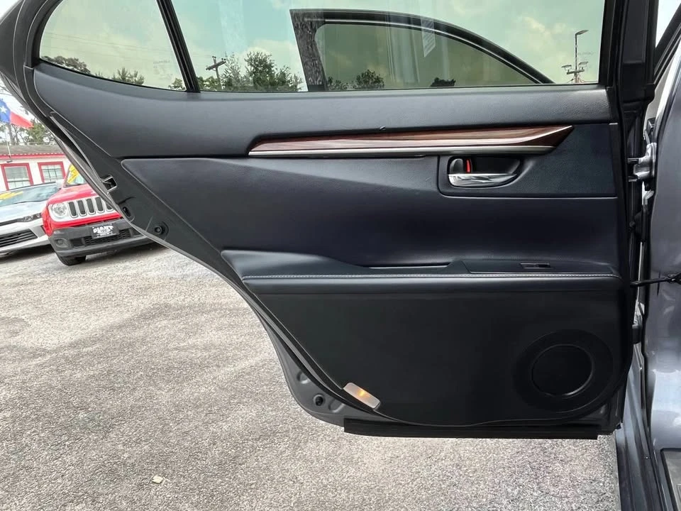 2015 Lexus ES 6th Gen - Image 12 of 20
