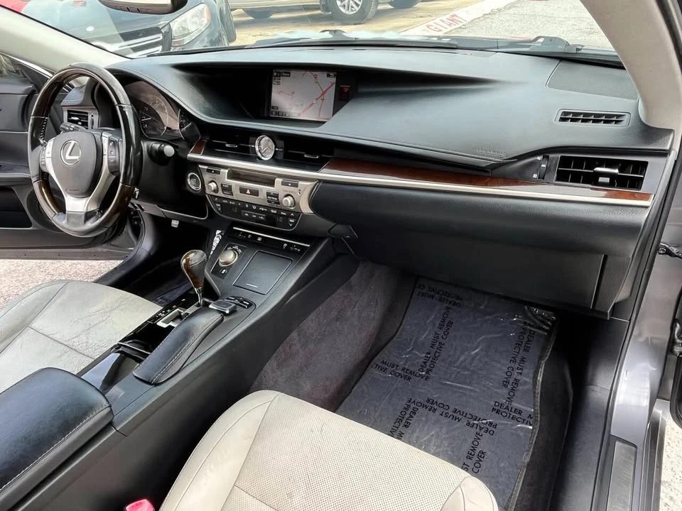 2015 Lexus ES 6th Gen - Image 18 of 20