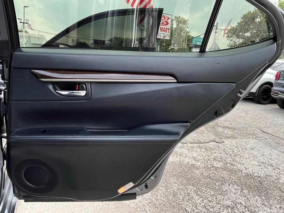 2015 Lexus ES 6th Gen - Image 14 of 20