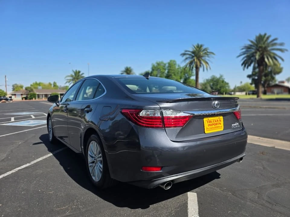 2015 Lexus ES 6th Gen - Image 11 of 15