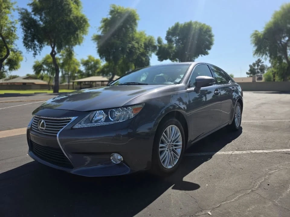2015 Lexus ES 6th Gen - Image 8 of 15
