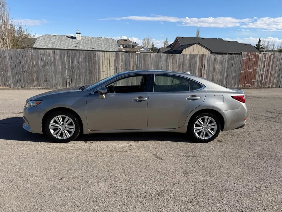 2015 Lexus ES 6th Gen - Image 2 of 12