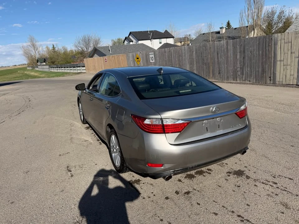 2015 Lexus ES 6th Gen - Image 6 of 12
