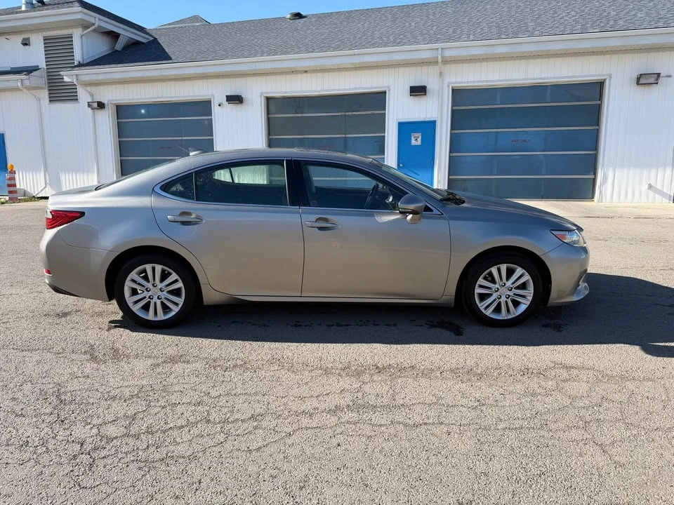 2015 Lexus ES 6th Gen - Image 5 of 13