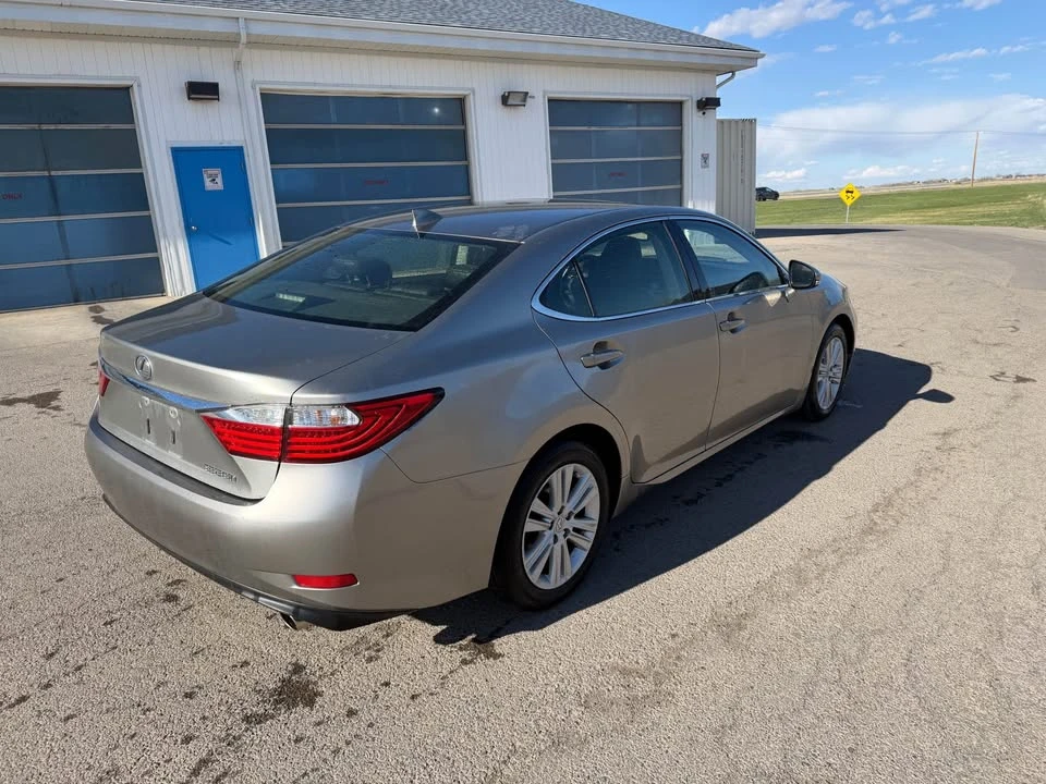 2015 Lexus ES 6th Gen - Image 6 of 13