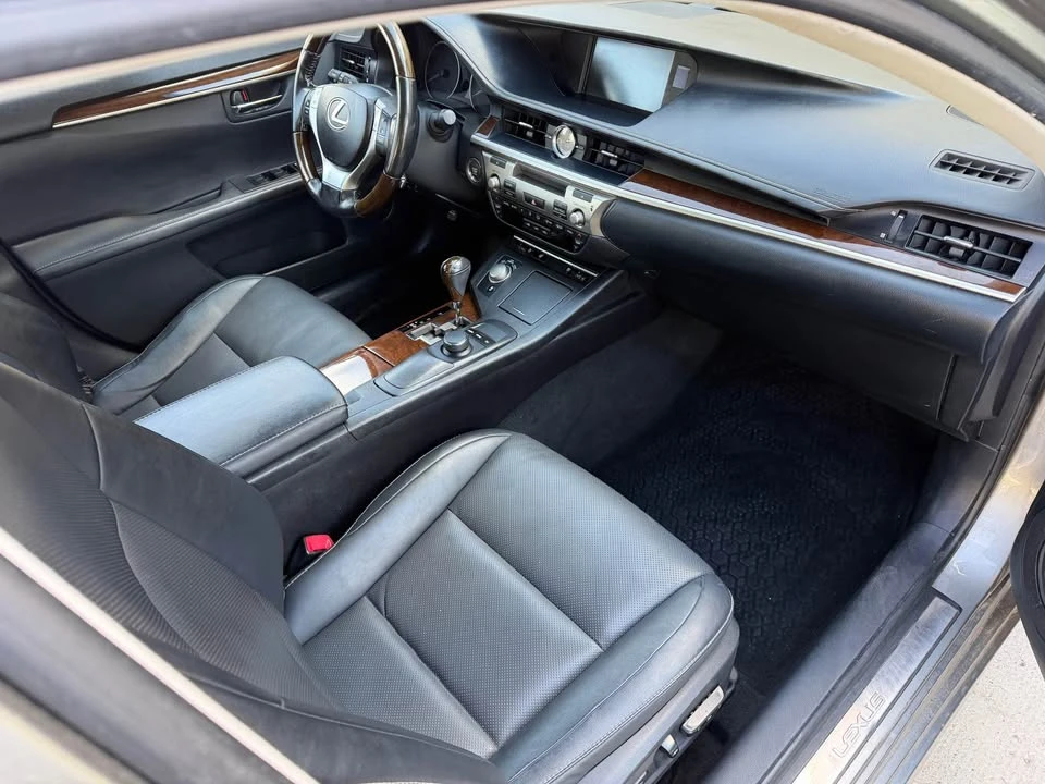 2015 Lexus ES 6th Gen - Image 11 of 13