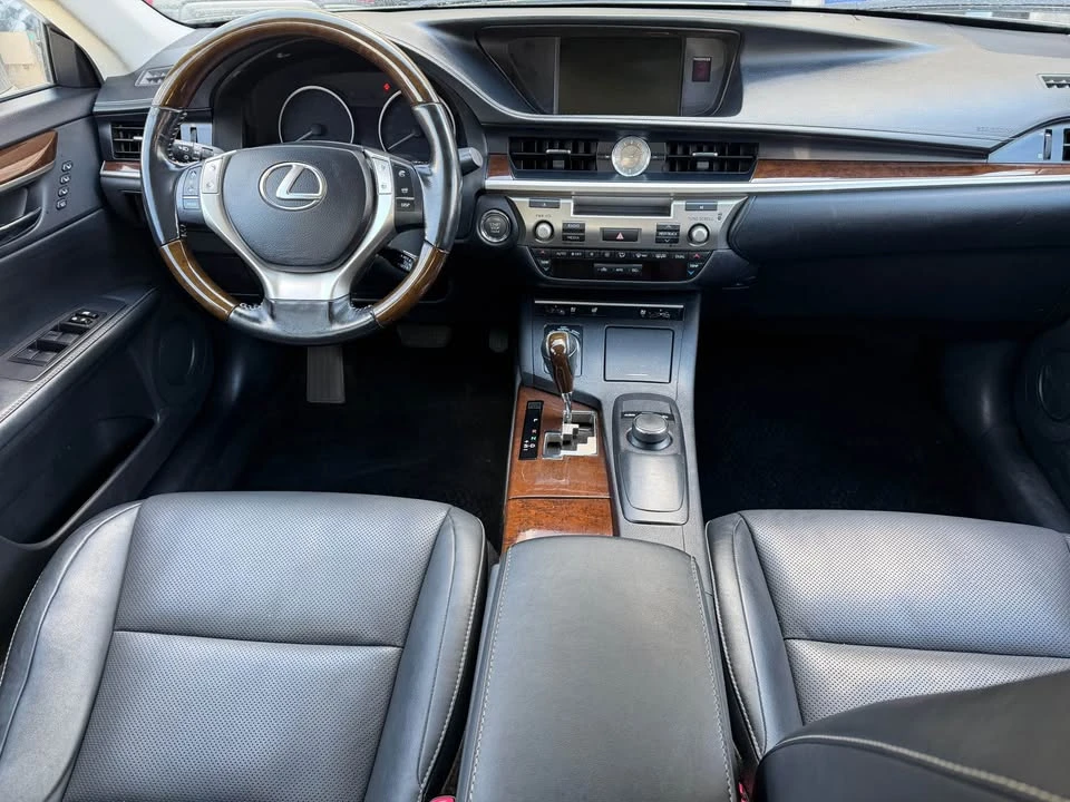 2015 Lexus ES 6th Gen - Image 10 of 13