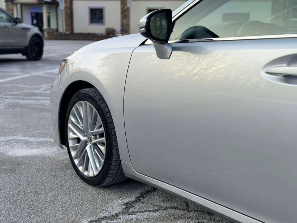 2015 Lexus ES 6th Gen - Image 2 of 19