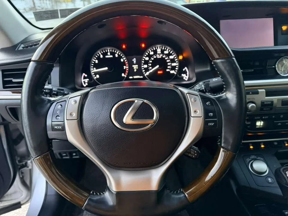 2015 Lexus ES 6th Gen - Image 8 of 19