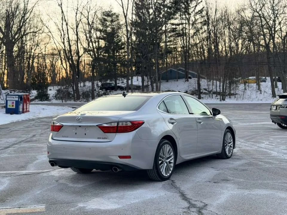 2015 Lexus ES 6th Gen - Image 6 of 19