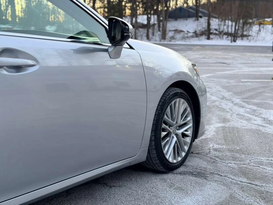 2015 Lexus ES 6th Gen - Image 4 of 19