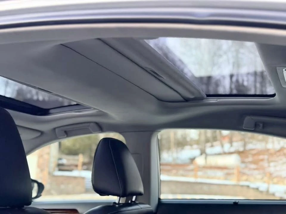 2015 Lexus ES 6th Gen - Image 14 of 19