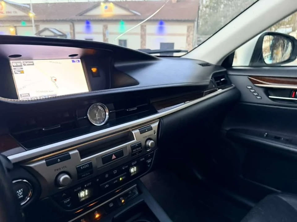 2015 Lexus ES 6th Gen - Image 9 of 19