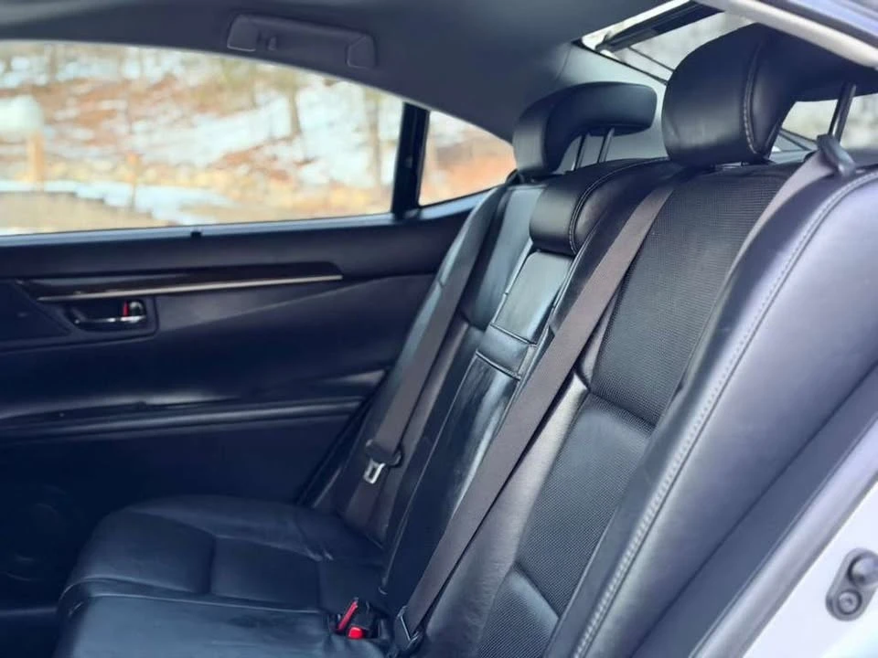 2015 Lexus ES 6th Gen - Image 18 of 19