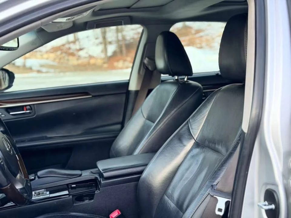 2015 Lexus ES 6th Gen - Image 16 of 19