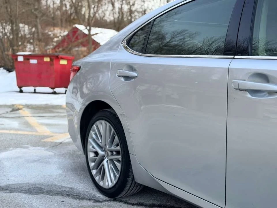 2015 Lexus ES 6th Gen - Image 5 of 19
