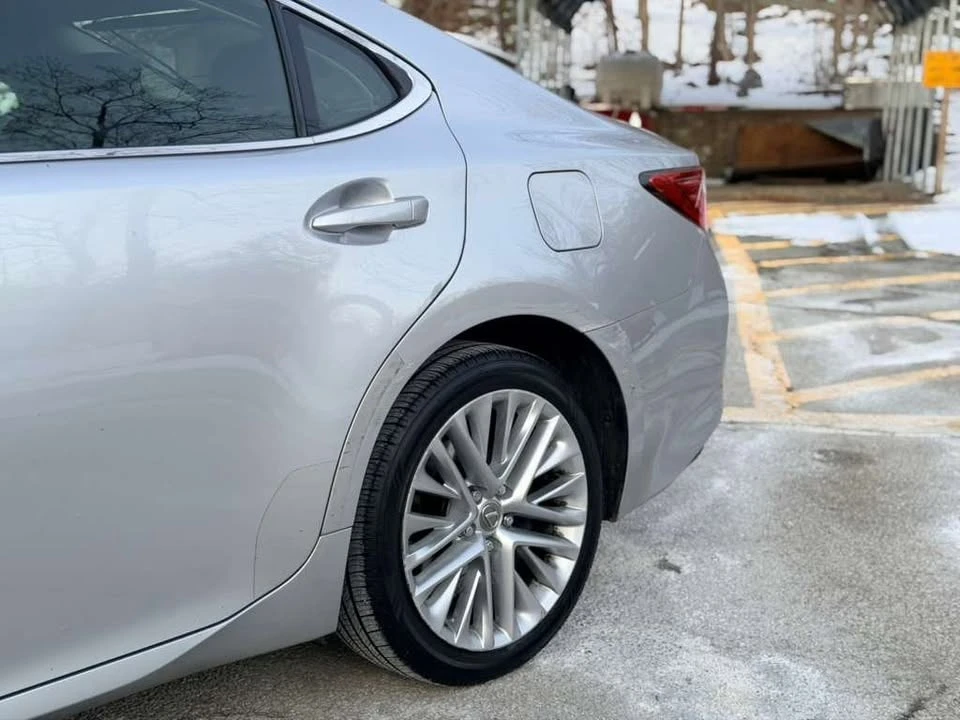 2015 Lexus ES 6th Gen - Image 3 of 19