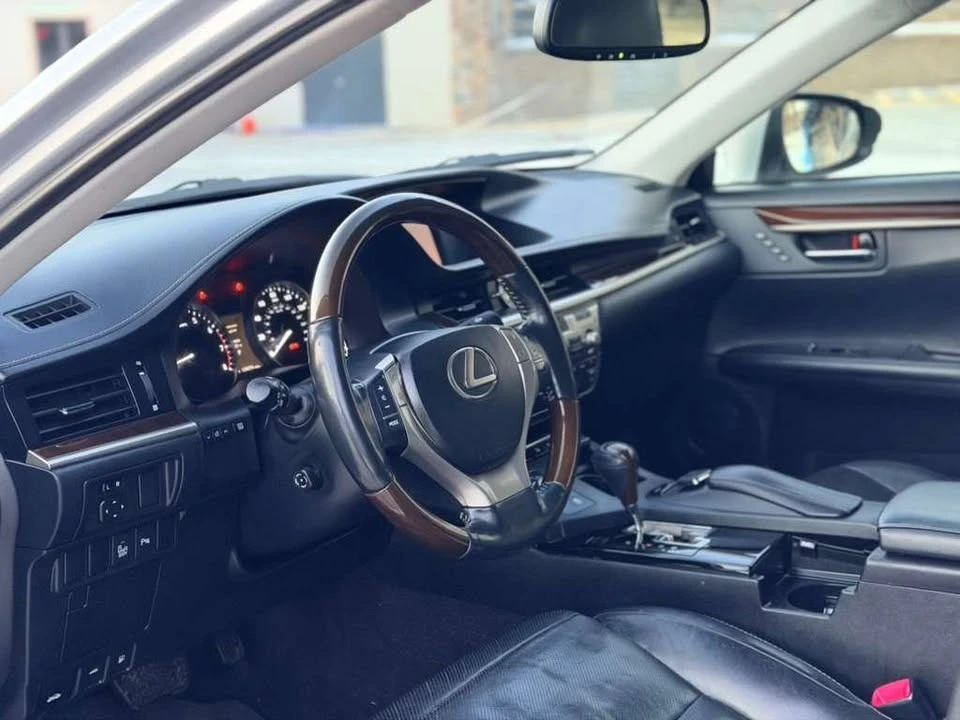 2015 Lexus ES 6th Gen - Image 13 of 19