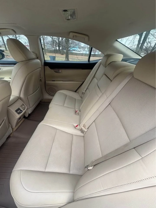 2015 Lexus ES 6th Gen - Image 10 of 19