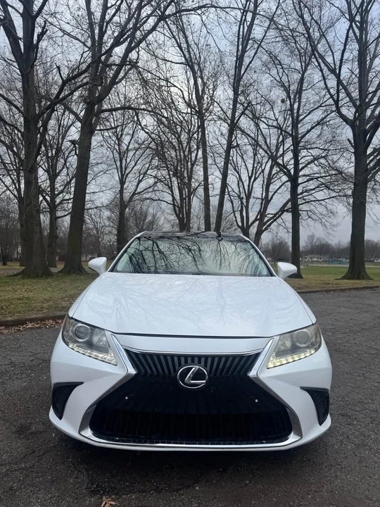 2015 Lexus ES 6th Gen - Image 3 of 19