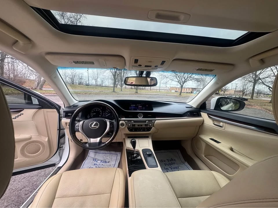 2015 Lexus ES 6th Gen - Image 12 of 19