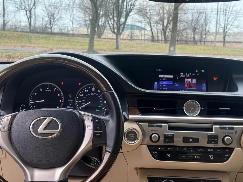 2015 Lexus ES 6th Gen - Image 14 of 19