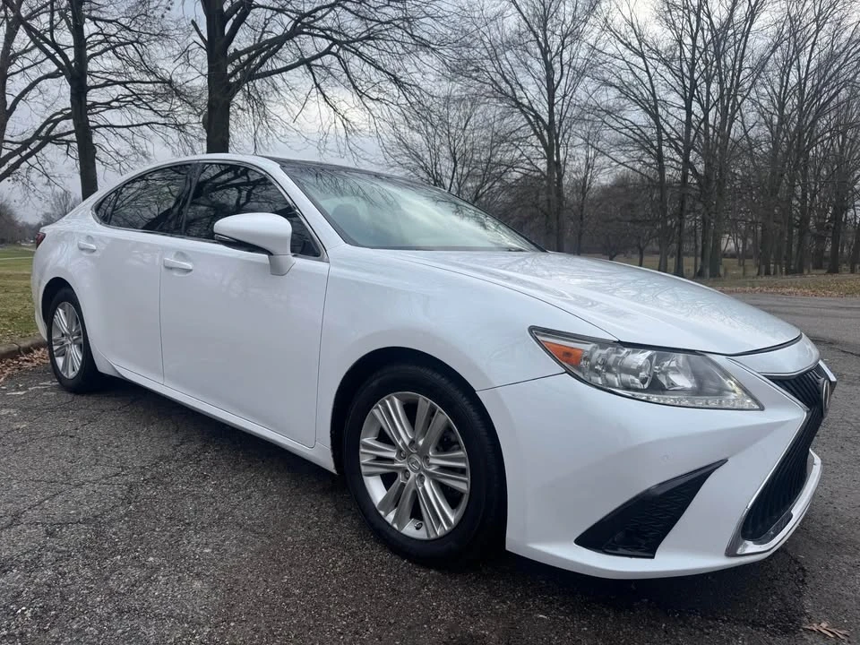 2015 Lexus ES 6th Gen - Image 2 of 19
