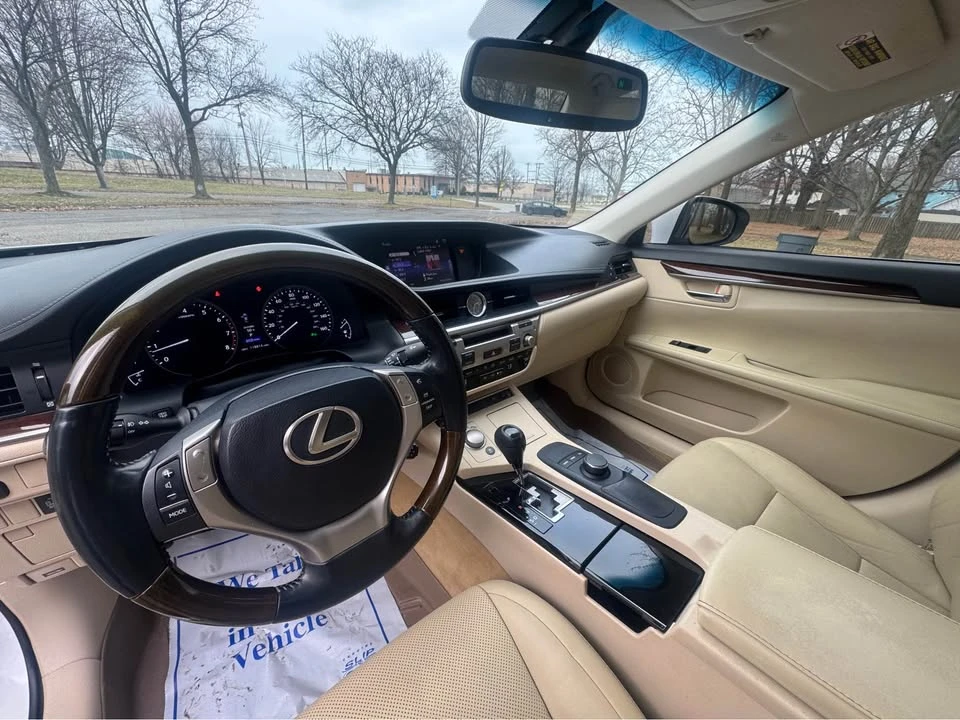 2015 Lexus ES 6th Gen - Image 11 of 19