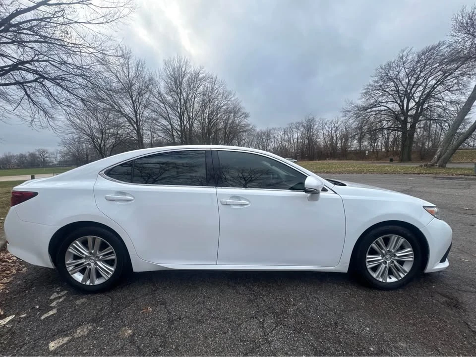 2015 Lexus ES 6th Gen - Image 19 of 19