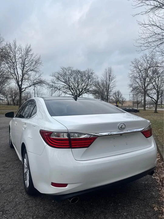2015 Lexus ES 6th Gen - Image 5 of 19