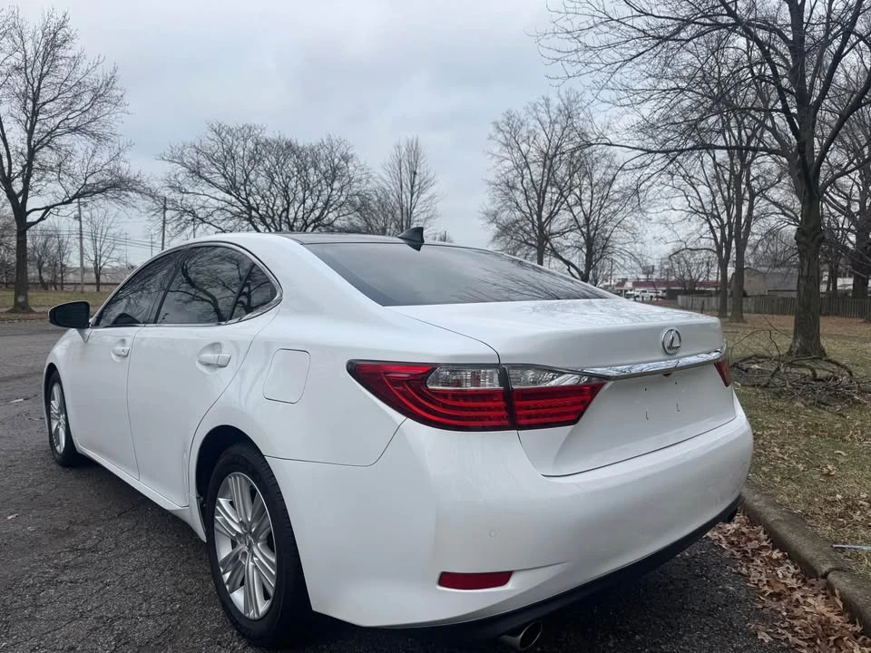 2015 Lexus ES 6th Gen - Image 6 of 19