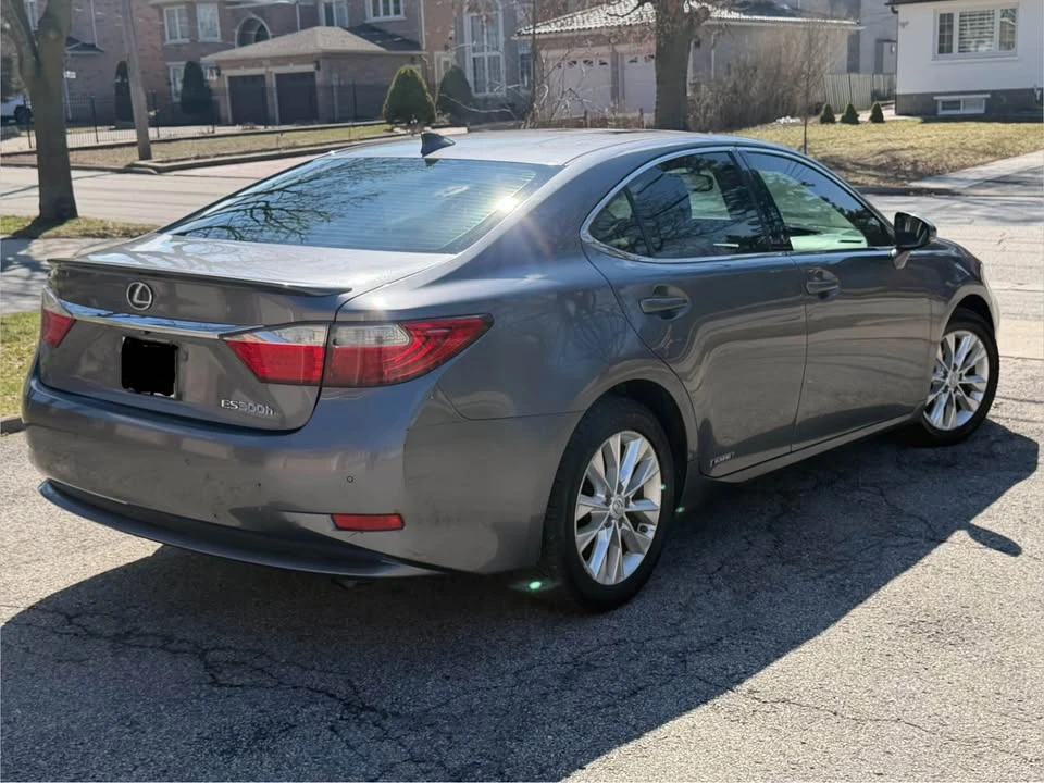 2015 Lexus ES 6th Gen - Image 2 of 10