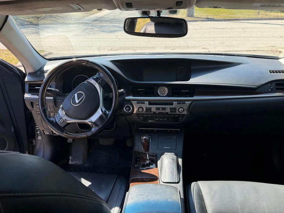 2015 Lexus ES 6th Gen - Image 10 of 10