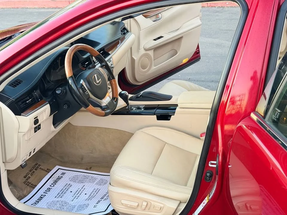 2015 Lexus ES 6th Gen - Image 12 of 16