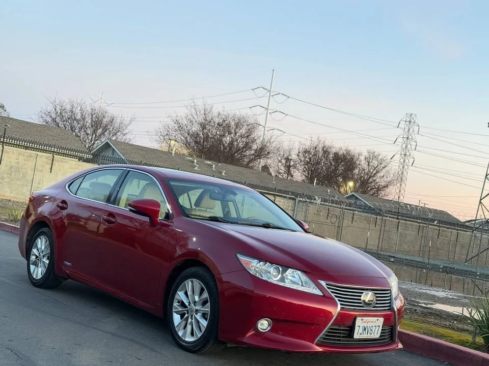 2015 Lexus ES 6th Gen - Image 3 of 16