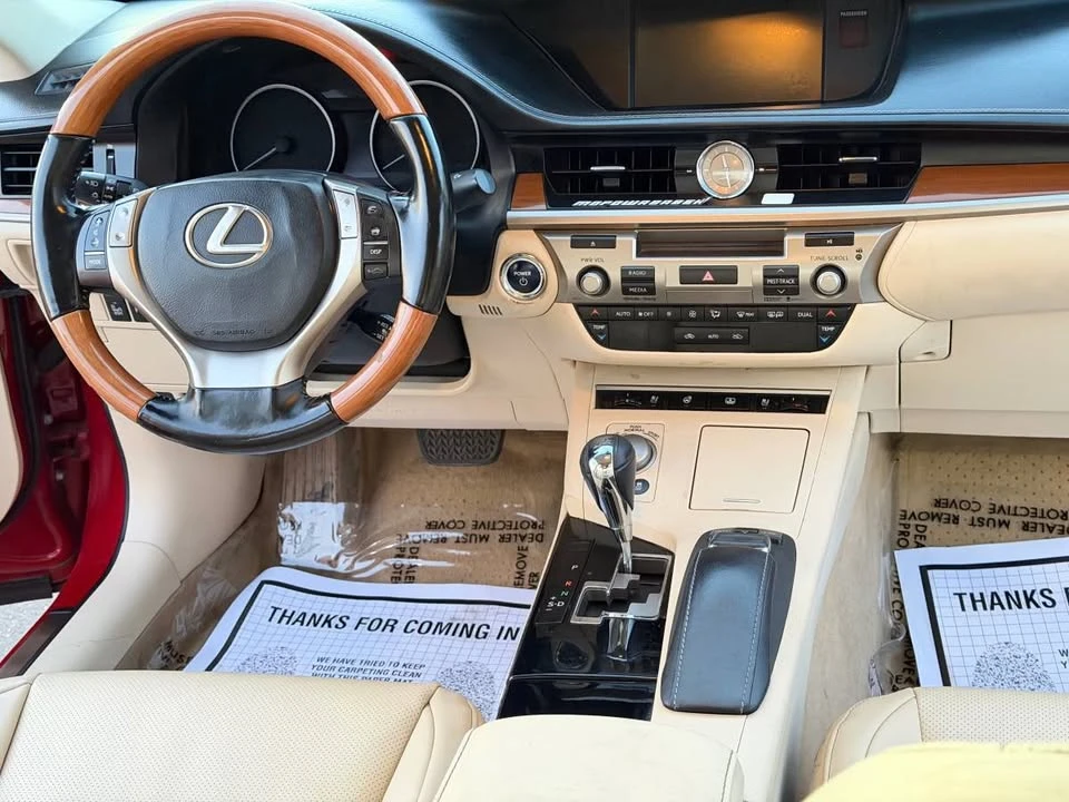 2015 Lexus ES 6th Gen - Image 14 of 16