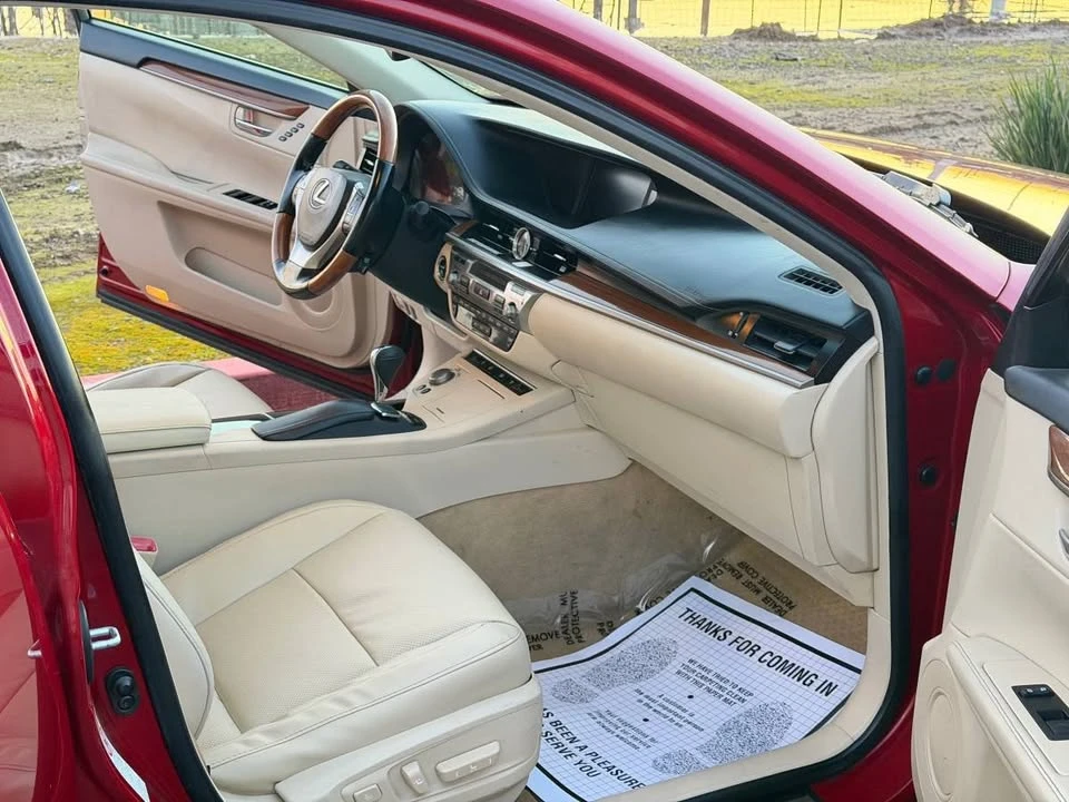 2015 Lexus ES 6th Gen - Image 13 of 16