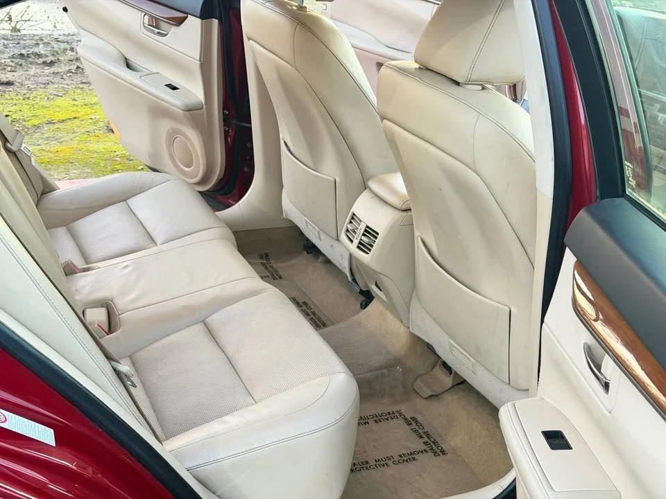 2015 Lexus ES 6th Gen - Image 15 of 16