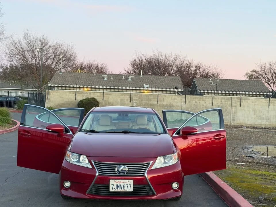 2015 Lexus ES 6th Gen - Image 8 of 16
