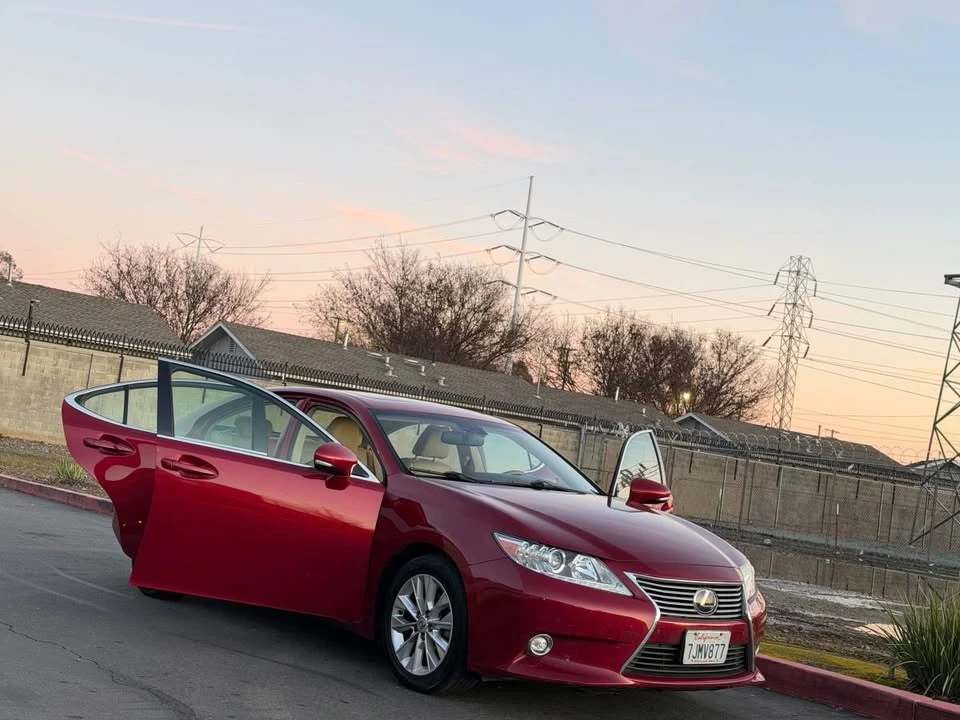 2015 Lexus ES 6th Gen - Image 6 of 16