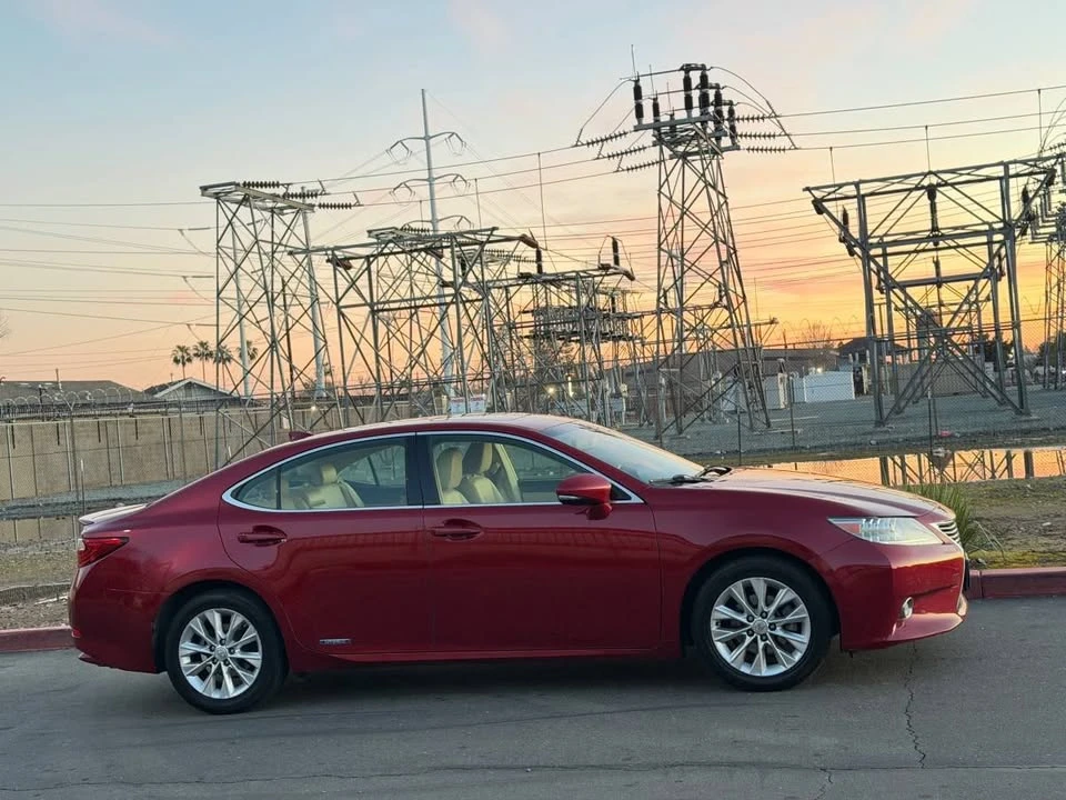 2015 Lexus ES 6th Gen - Image 7 of 16