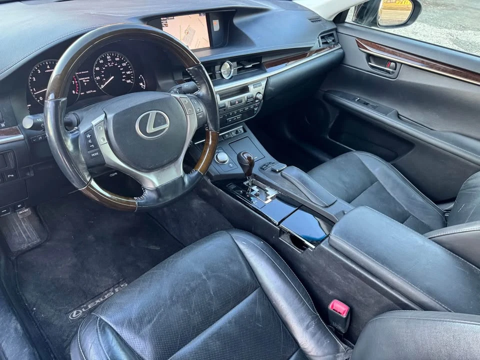 2015 Lexus ES 6th Gen - Image 9 of 15